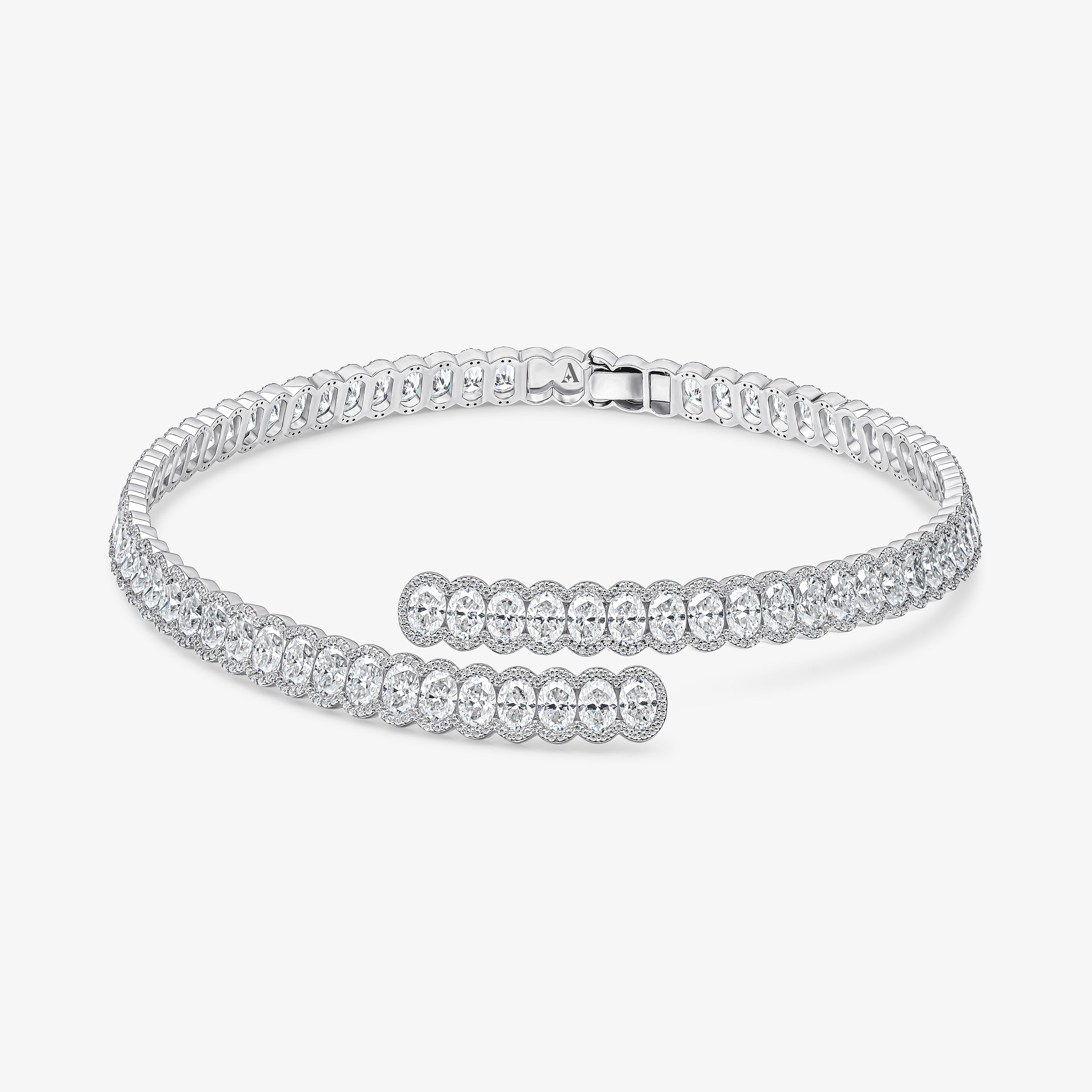 Ras de cou avec diamants ovales